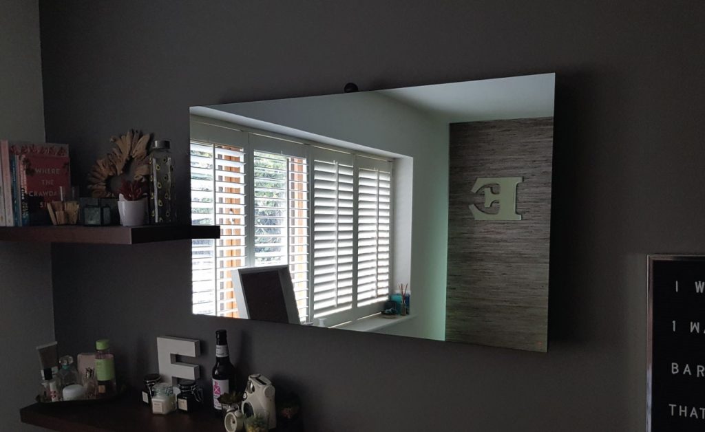 mirror effect tv hotel